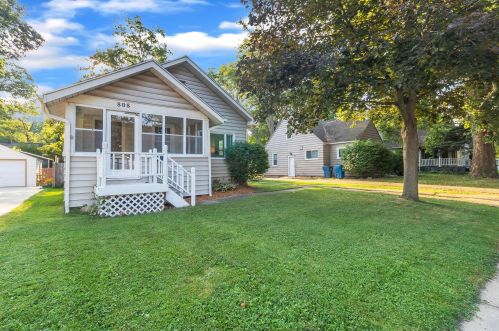 808 Pinehurst Blvd, Kalamazoo, MI 49006-3056