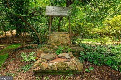 8526 Georgetown Pike, Mc Lean VA 22102-1206 exterior