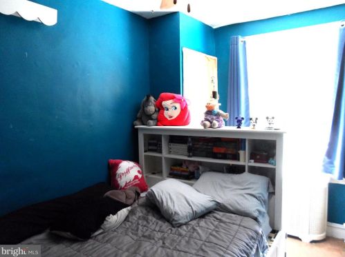 6147 Erdrick St, Philadelphia PA 19135-3516 exterior