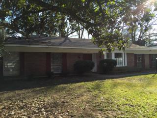 657 Newland St, Jackson MS  39211-4401 exterior