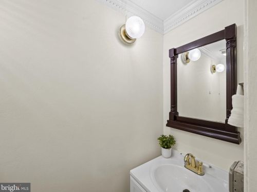 1423 Holbrook St, Washington DC 20002-2908 exterior