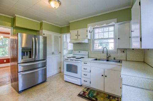 166 Nelson St, West Springfield MA  01089-3043 exterior