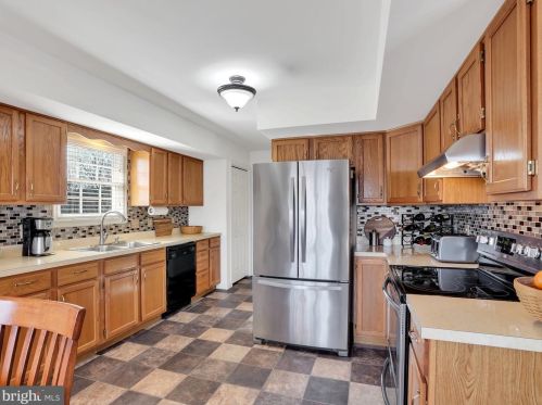 106 Cross Creek Dr, Primrose PA 17901-8727 exterior