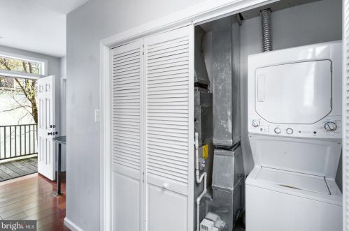 1234 Carrollsburg Pl, Washington DC 20024-4144 exterior