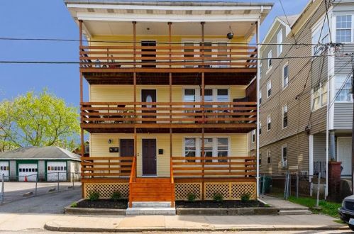 289 Mowry St, Woonsocket, RI 02895-6470