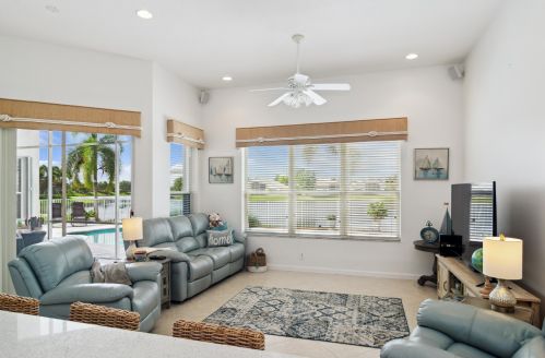 410 Aqua Vista Ln, Fort Pierce FL  34986-2645 exterior