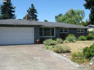 1758 Hemlock St, Eugene, OR 97404-2126