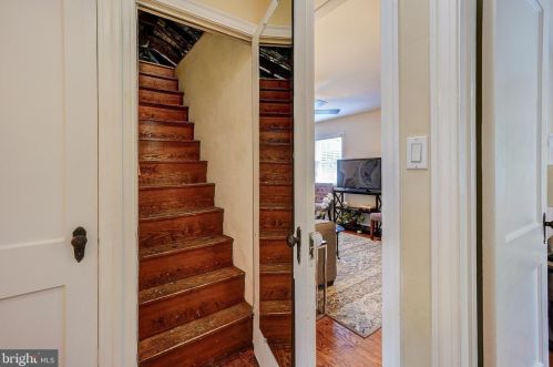 6806 Belford Dr, Silver Spring MD 20912-4841 exterior