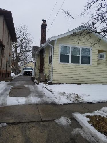 814 Jackson St, Waukegan, IL 60085-7314