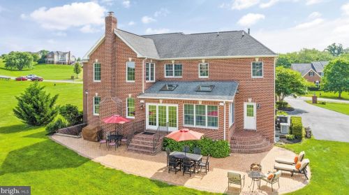 17675 Tobermory Pl, Leesburg VA 20175-7053 exterior