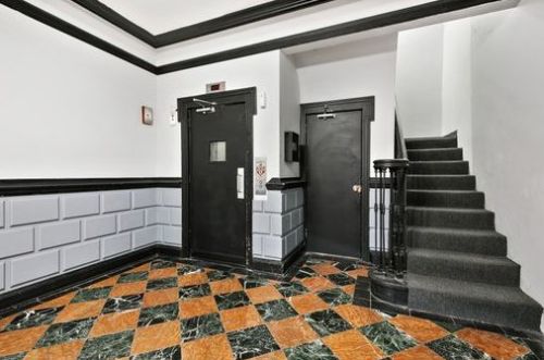 7450 Greenview Ave, Chicago IL 60626-1713 exterior