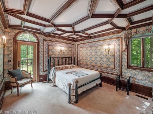 2009 Victoria Hl, Rochester MI exterior