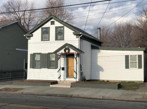 827 Potters Ave, Providence, RI 02907-3066