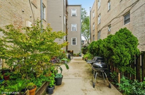 3811 Ainslie St, Chicago IL 60625-6007 exterior