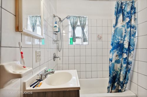 2449 Diversey Ave, Chicago IL 60647-1940 exterior