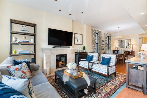 158 Burton Pl, Chicago, IL 60610-1324