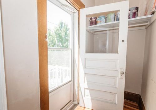 1856 Arlington Pl, Milwaukee WI 53202-1619 exterior