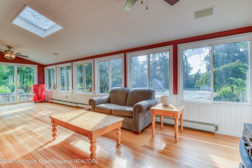 17 Carriage Dr, Middletown NJ 07748-3504 exterior