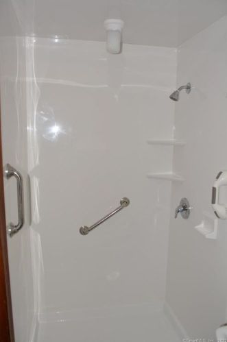 37 Douglas Dr, Enfield CT 06082-2522 exterior