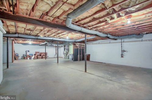 409 Dart Dr, Hanover PA 17331-1327 exterior