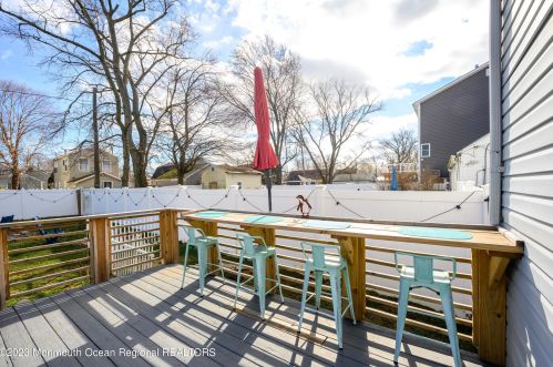 22 Bay Ave, Middletown NJ  07748-5711 exterior