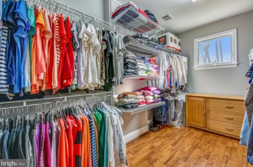 721 Brent Rd, Rockville MD 20854-1782 exterior