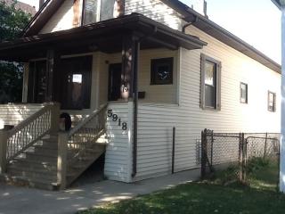 5918 Byron St, Chicago, IL 60634-2636