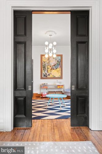 526 Girard Ave, Philadelphia PA 19130-1617 exterior