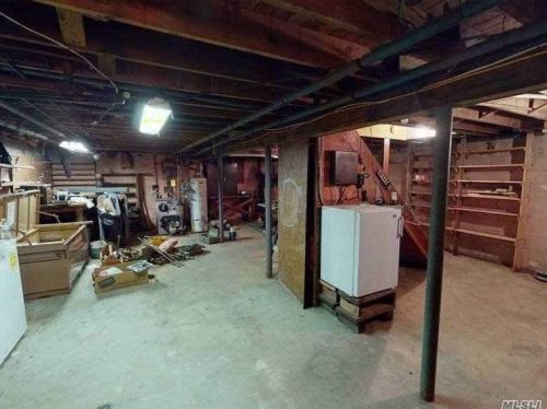 83 21 St, Huntington Station NY 11746-3257 exterior