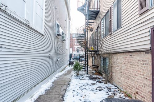 2643 Southport Ave, Chicago IL 60614-1227 exterior