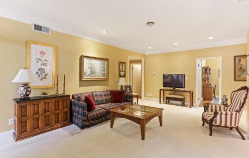 5615 Chemin De Vie, Atlanta GA 30342-2577 exterior