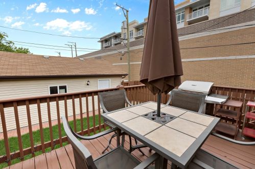 4744 Laramie Ave, Chicago IL 60803-6818 exterior