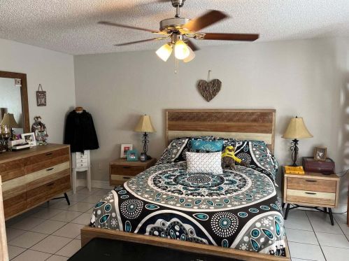 8316 Little Beth Dr, Boynton Beach FL 33472-1136 exterior