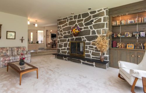 2565 Hunt Club Cir, Milwaukee WI 53209-1867 exterior