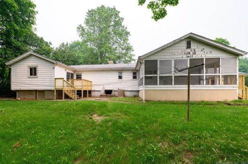 38 Belvedere Rd, North Haven CT 06473-3911 exterior