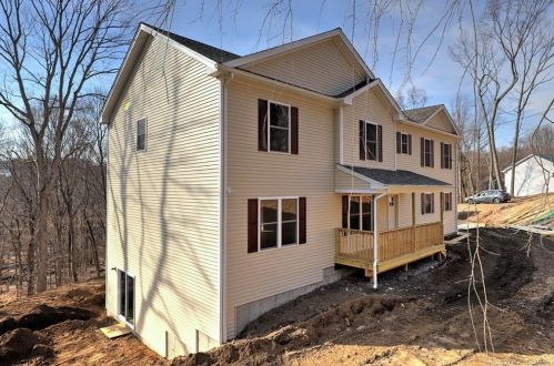 24 Albert Ave, Derby, CT 06418-2301