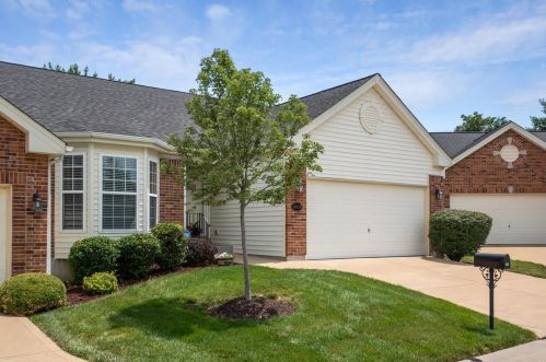 4909 Montford Dr, Saint Louis, MO 63128-3134