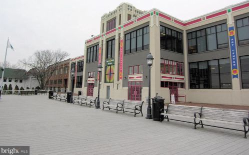 2151 Jamieson Ave, Alexandria VA 22314-5705 exterior