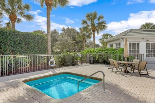 7122 Blue Juniper Ct, Naples FL 34109-7842 exterior