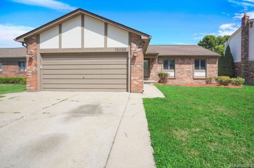 18069 Autumn Ln, Macomb Township, MI 48044-2720