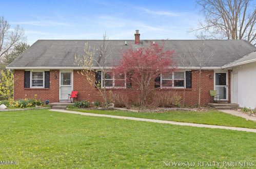 3990 Camelot Dr, Grand Rapids, MI 49546-6006