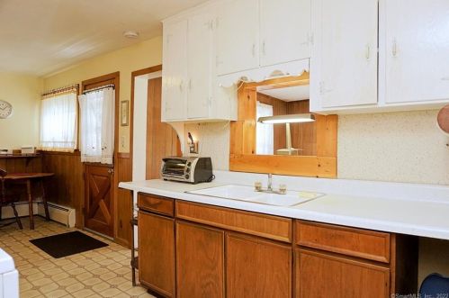 547 Riverside Ave, Torrington CT 06790-4841 exterior