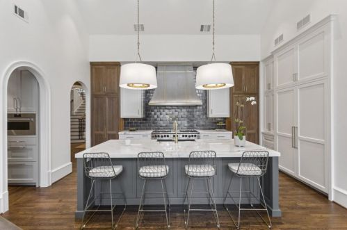 1165 Conway Dr, Atlanta GA 30327-3535 exterior