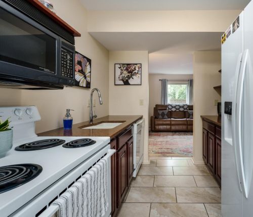 3647 Kenbrooke Ct, Kalamazoo MI 49006-5438 exterior