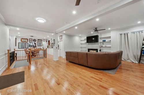 7251 Paxton Ave, Chicago IL  60649-2519 exterior