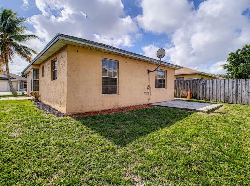 5657 Boynton Cv Way, Boynton Beach FL 33437-2651 exterior