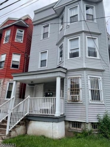 70 13th St, Newark, NJ 07107-1010