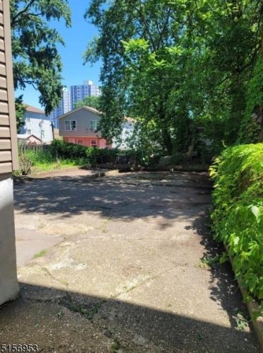 100 7th St, Newark NJ  07107-2002 exterior