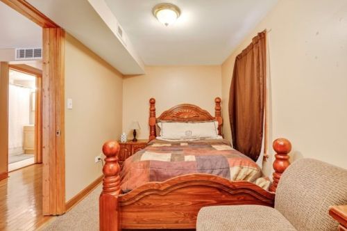 4214 Bernard St, Chicago IL 60618-1104 exterior