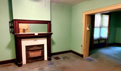 2264 Dellrose St, Pittsburgh, PA 15210-4422